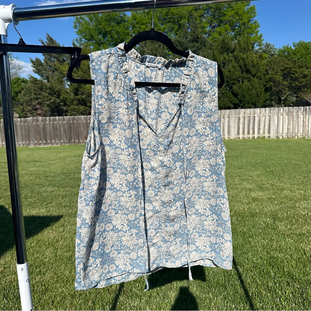 West K Floral Blue‎ Sleeveless Top size xl